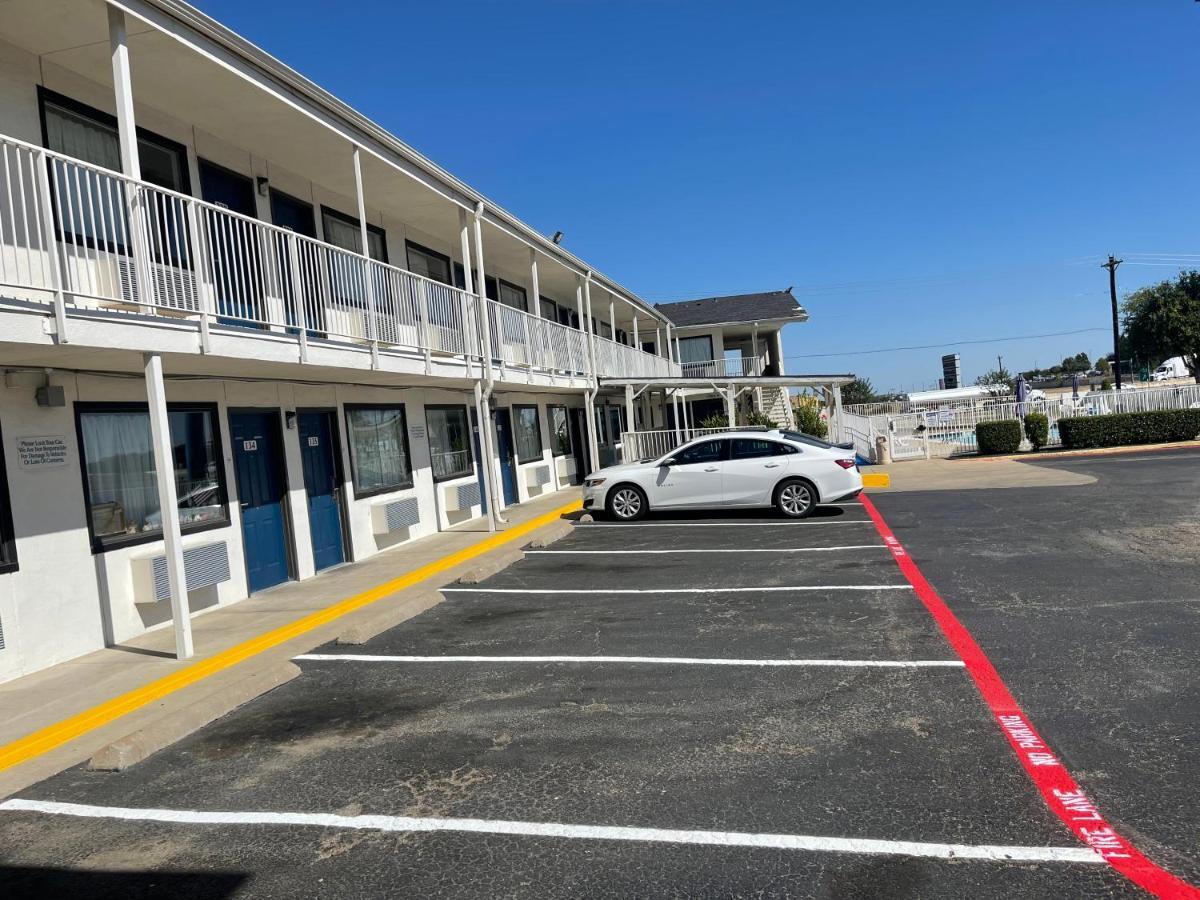Motel 6 Denton, Tx - Unt Exteriör bild