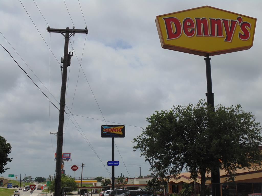Motel 6 Denton, Tx - Unt Exteriör bild